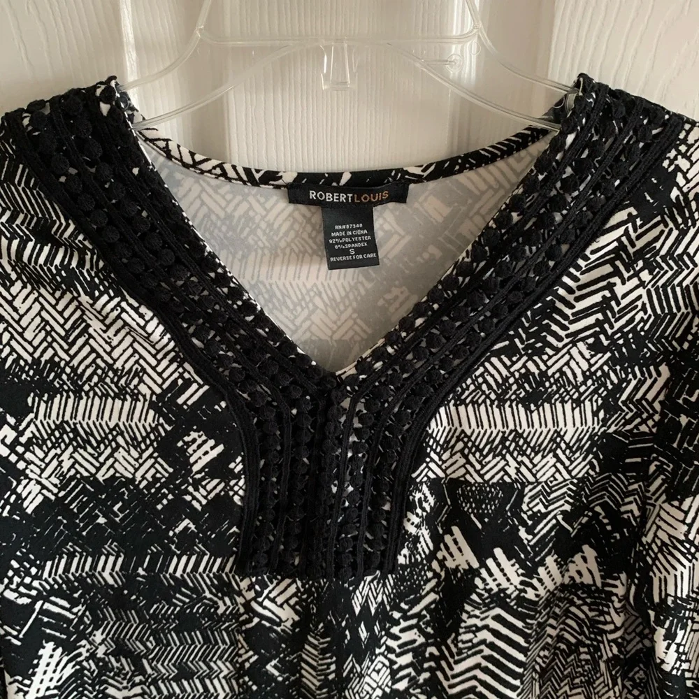 Robert Louis Black & White Patterned Blouse - Picture 4 of 6